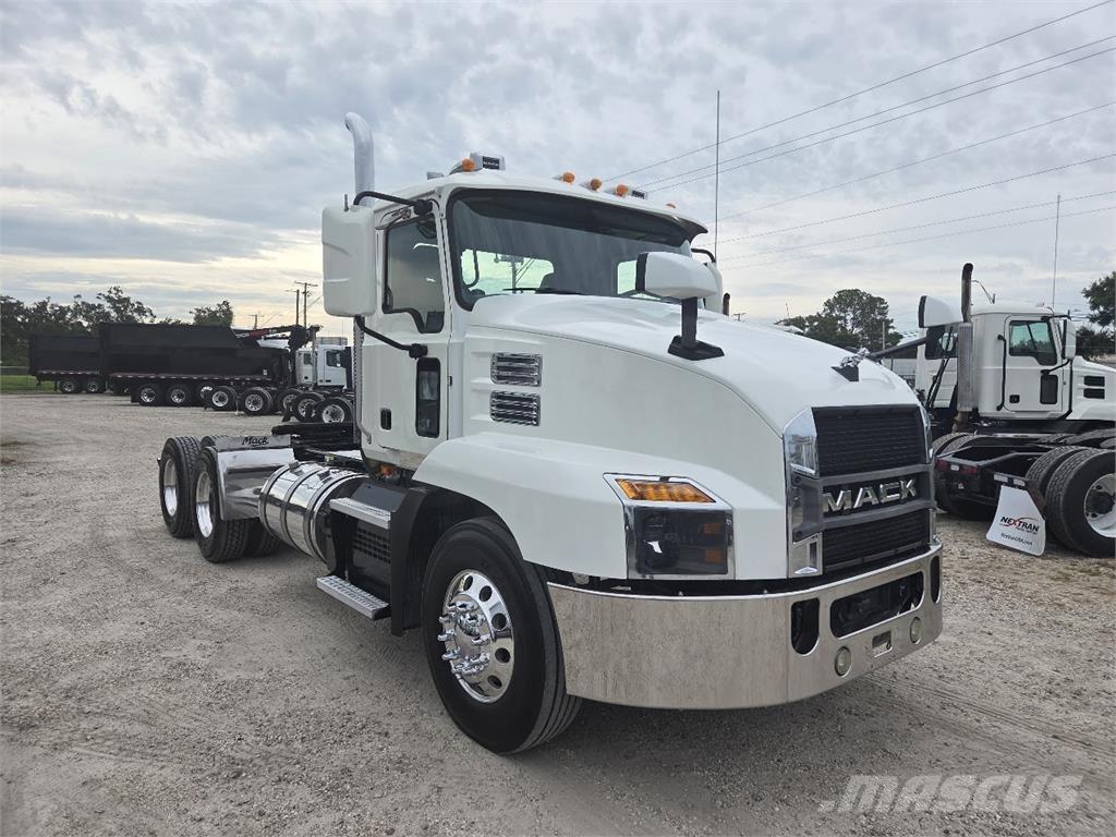 Mack AN64T Conventional Trucks / Tractor Trucks
