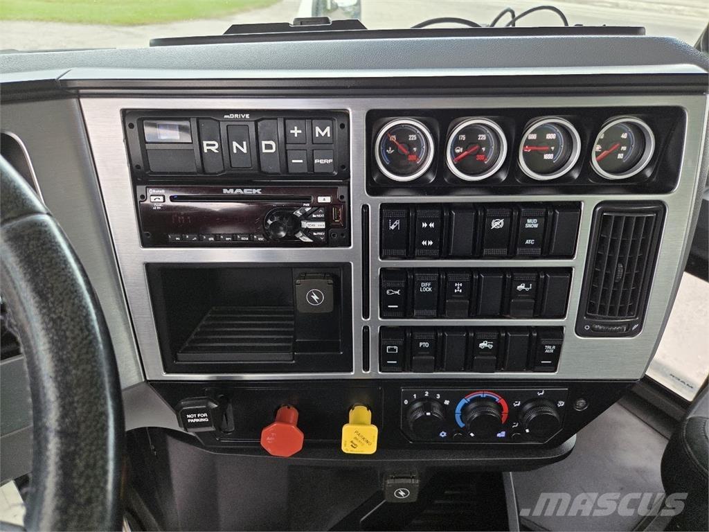 Mack AN64T Conventional Trucks / Tractor Trucks
