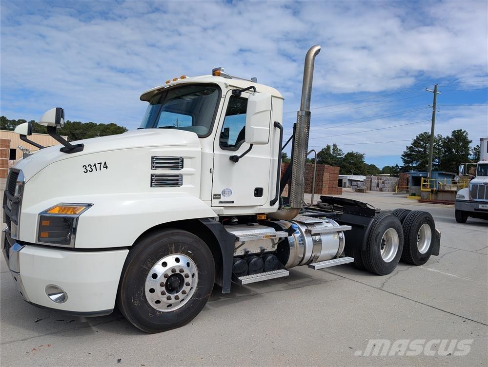 Mack AN64T Conventional Trucks / Tractor Trucks