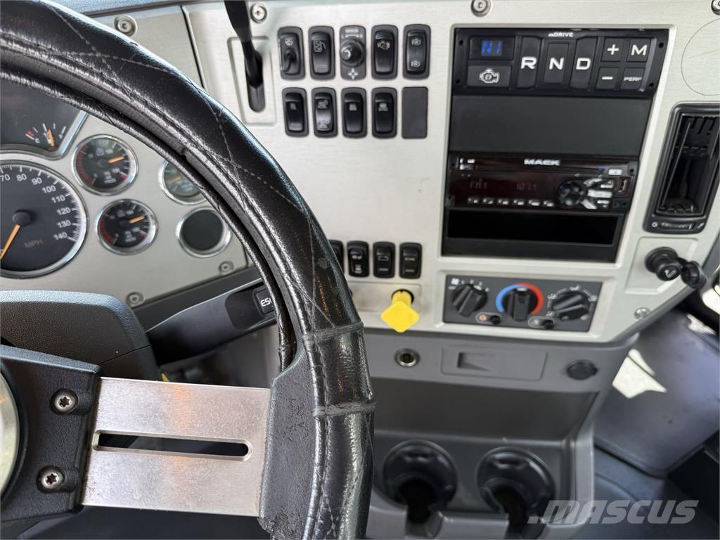 Mack CHU613 Conventional Trucks / Tractor Trucks