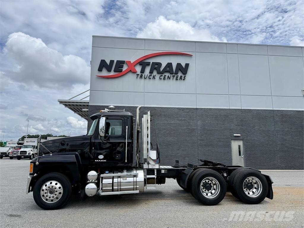 Mack CHU613 Conventional Trucks / Tractor Trucks