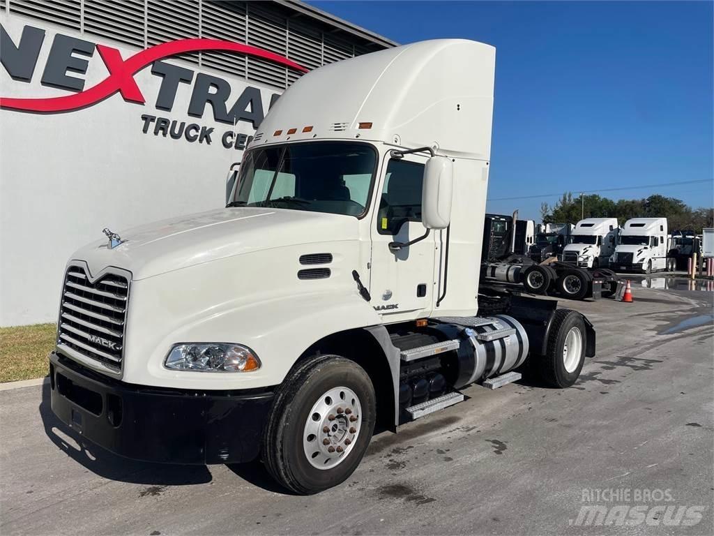 Mack CXU612 Conventional Trucks / Tractor Trucks