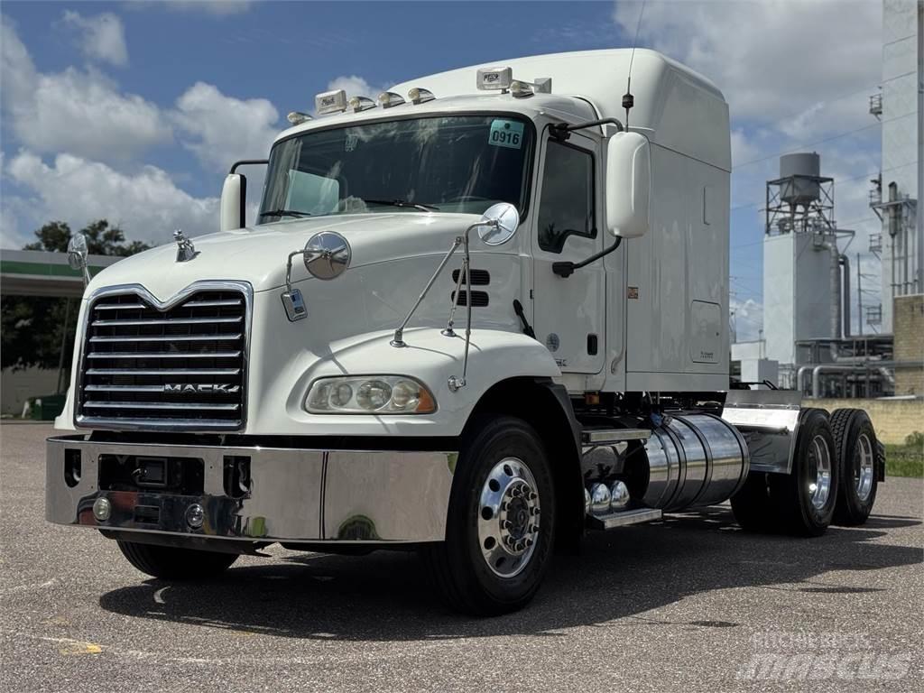 Mack CXU613 Conventional Trucks / Tractor Trucks