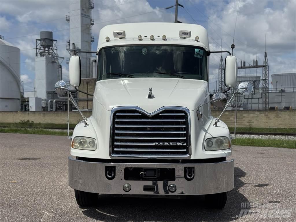 Mack CXU613 Conventional Trucks / Tractor Trucks