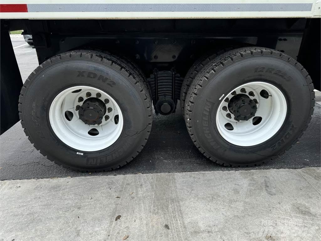 Mack GR64BRX Dump Trucks