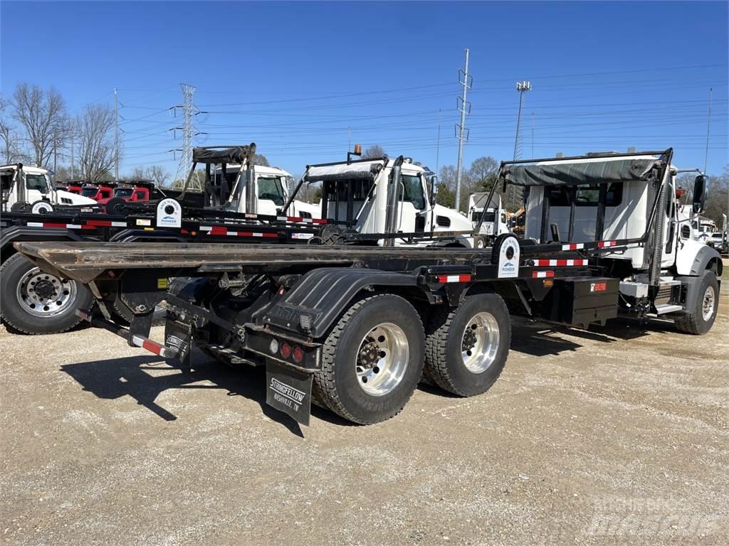 Mack GR64F Hook lift trucks