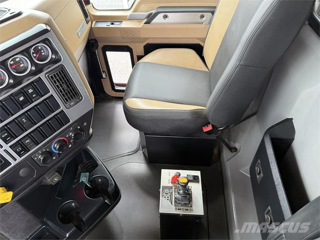 Mack GR64F Dump Trucks