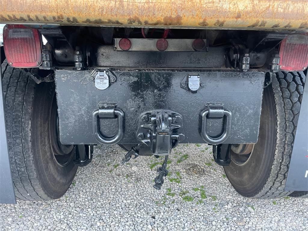 Mack GR64FR Dump Trucks