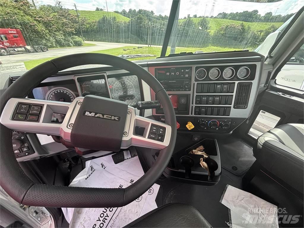 Mack GR64FT Conventional Trucks / Tractor Trucks