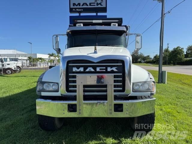 Mack GU713 Conventional Trucks / Tractor Trucks