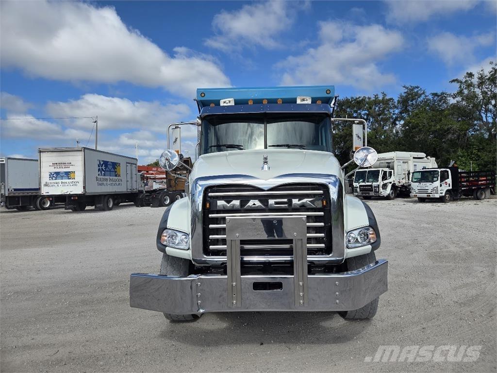Mack GU813 Dump Trucks