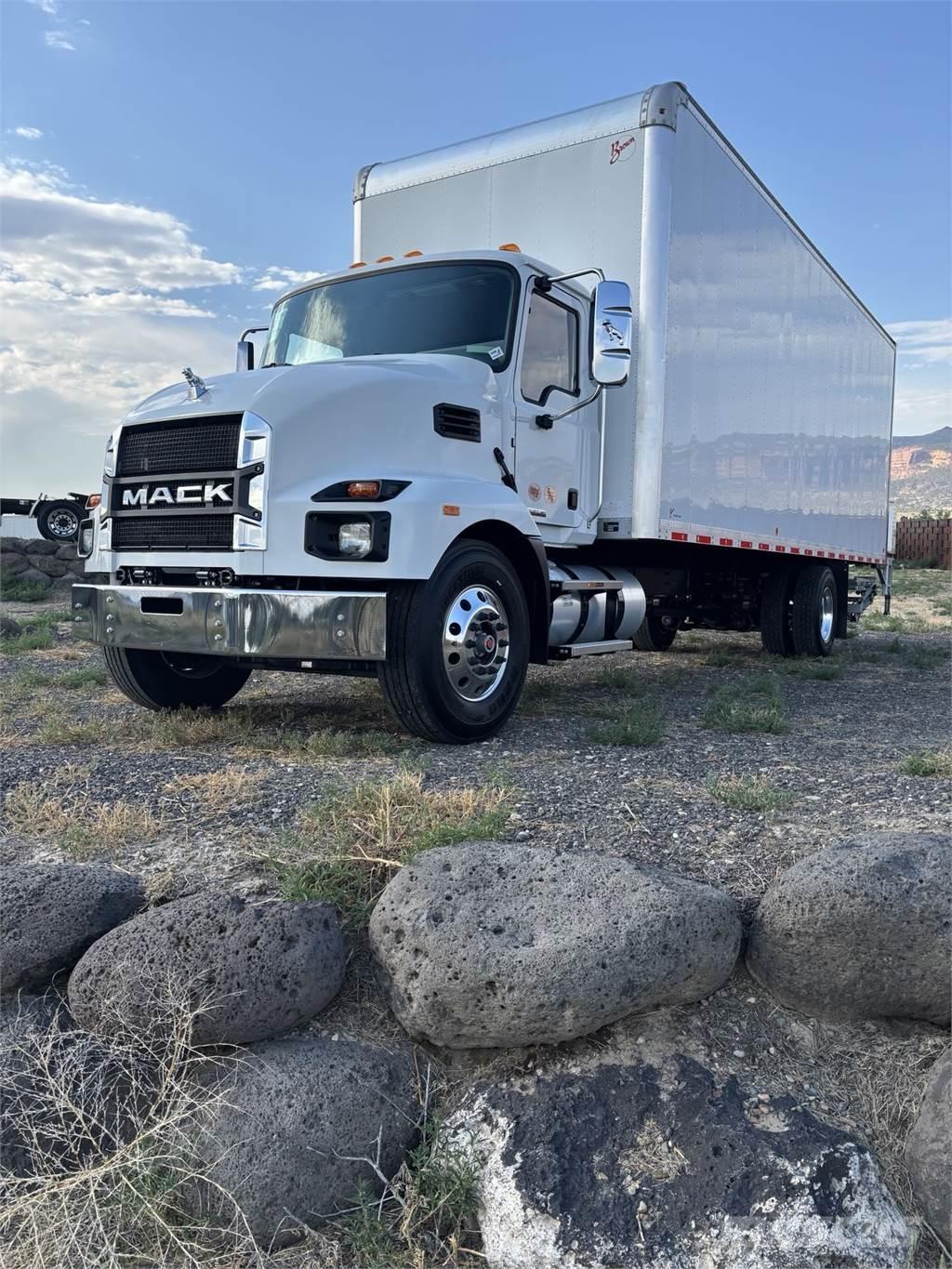 Mack MD6 42R Cab & Chassis Trucks