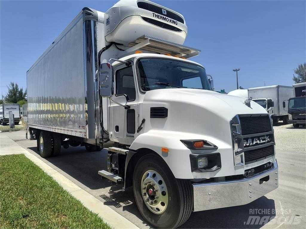 Mack MD6 42R Conventional Trucks / Tractor Trucks