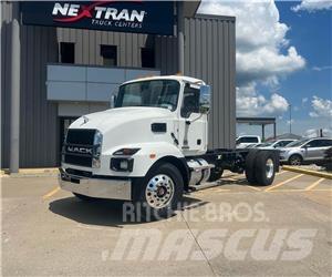 Mack MD642 Cab & Chassis Trucks