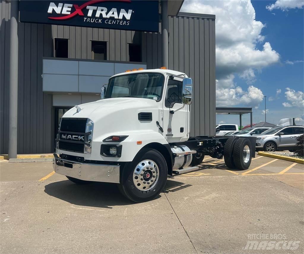 Mack MD642 Cab & Chassis Trucks