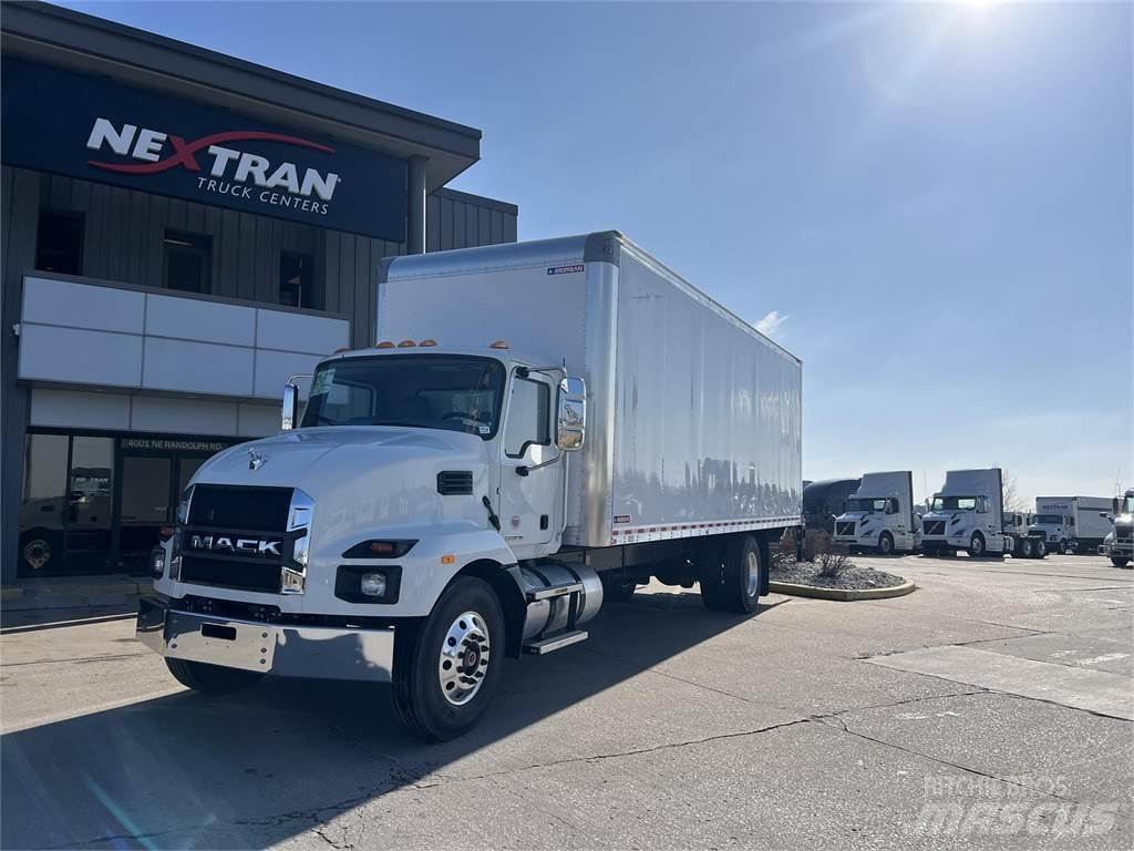 Mack MD642 Conventional Trucks / Tractor Trucks