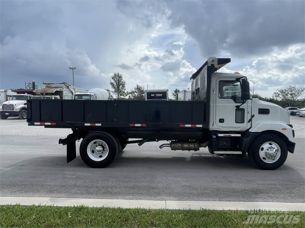 Mack MD642 Cab & Chassis Trucks