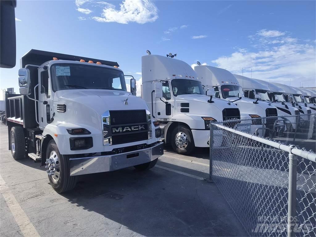 Mack MD7 42R Dump Trucks