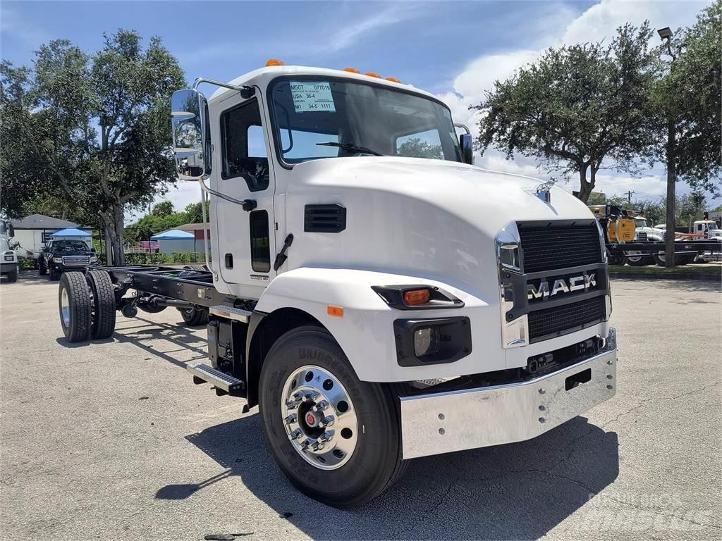 Mack MD7 42R Dump Trucks