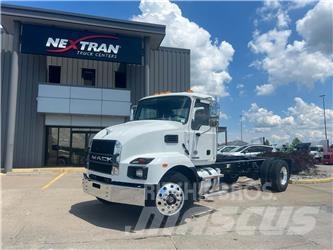 Mack MD742 Cab & Chassis Trucks
