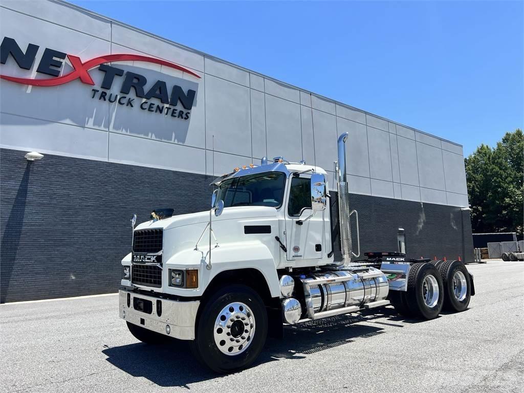 Mack PI64T Conventional Trucks / Tractor Trucks