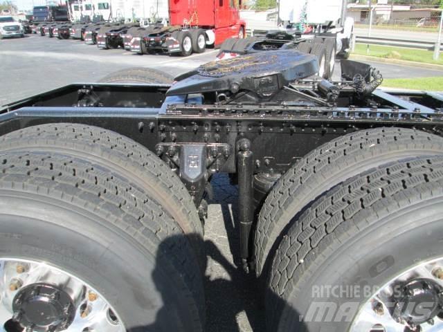 Mack PI64T Conventional Trucks / Tractor Trucks