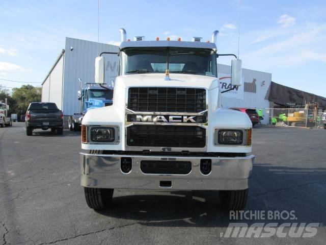 Mack PI64T Conventional Trucks / Tractor Trucks