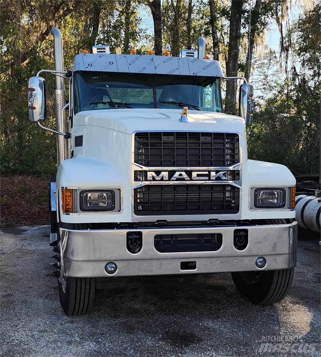 Mack PI64T Conventional Trucks / Tractor Trucks