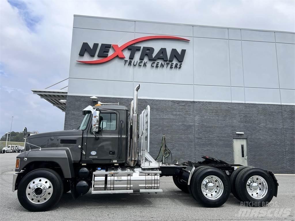 Mack PI64T Conventional Trucks / Tractor Trucks