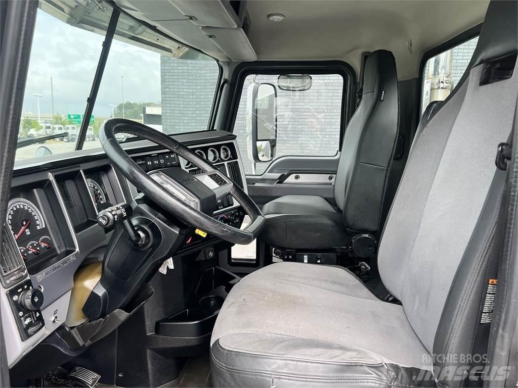 Mack PI64T Conventional Trucks / Tractor Trucks