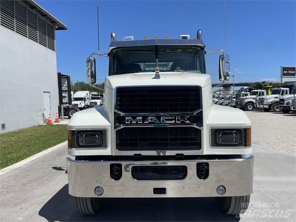 Mack PI64T Conventional Trucks / Tractor Trucks
