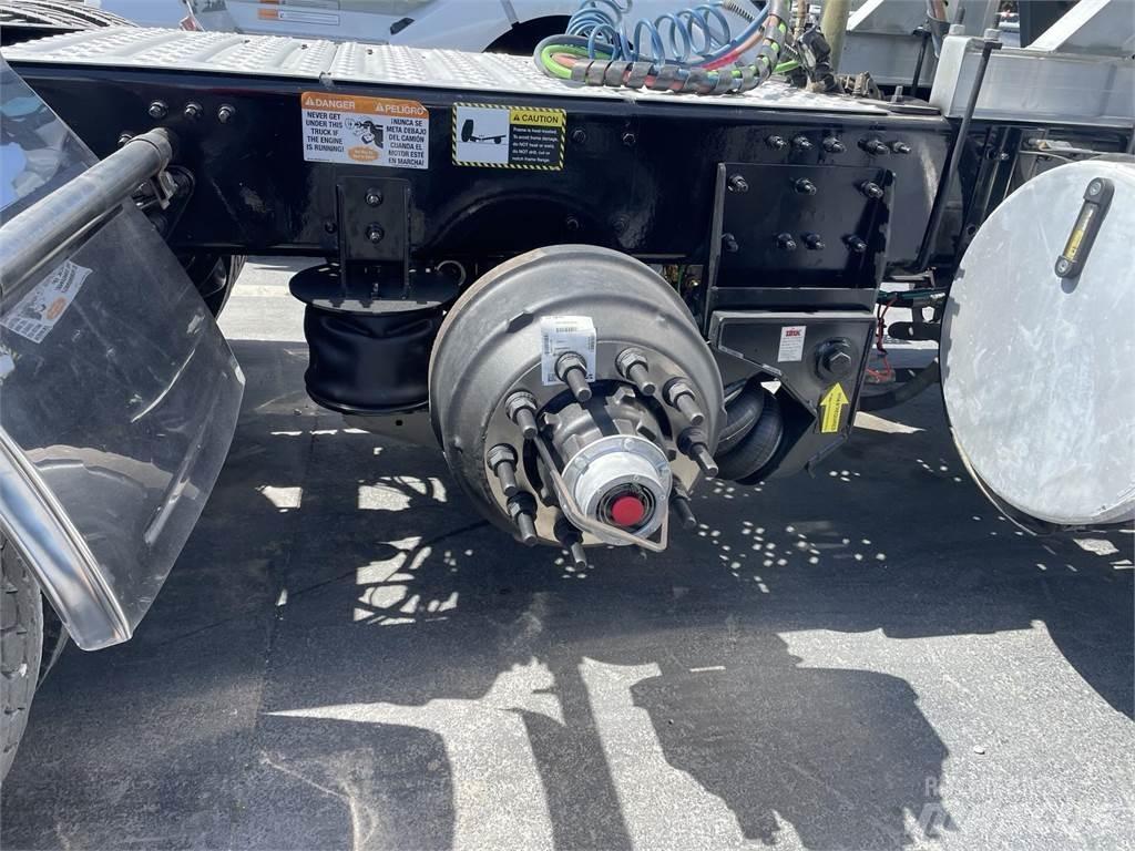 Mack PI64T Conventional Trucks / Tractor Trucks