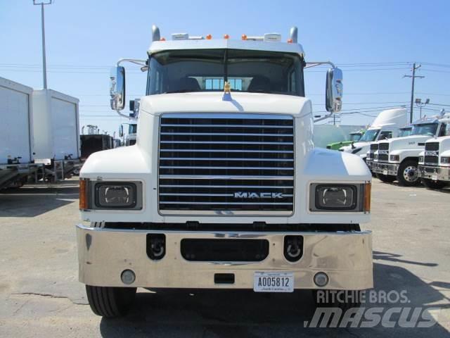 Mack PI64T Conventional Trucks / Tractor Trucks