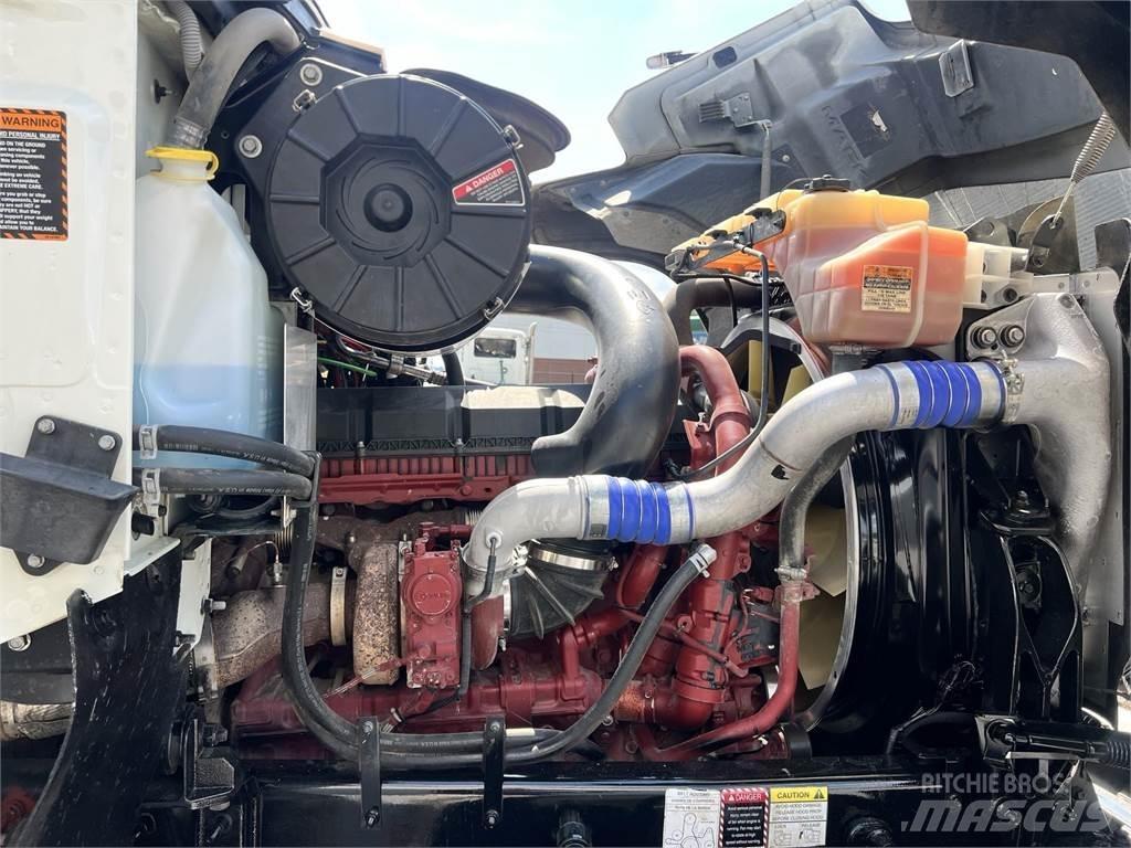 Mack PI64T Conventional Trucks / Tractor Trucks