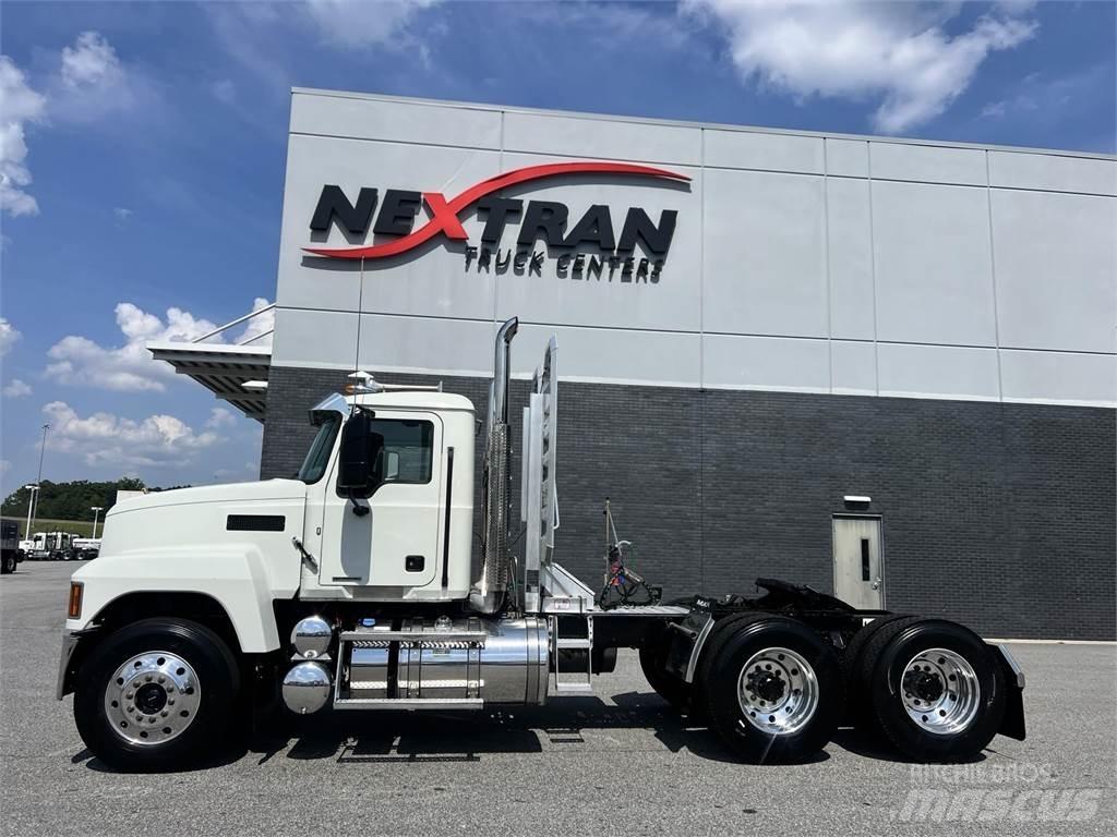 Mack PI64T Conventional Trucks / Tractor Trucks