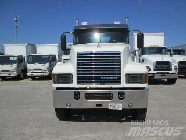 Mack PI64T Conventional Trucks / Tractor Trucks