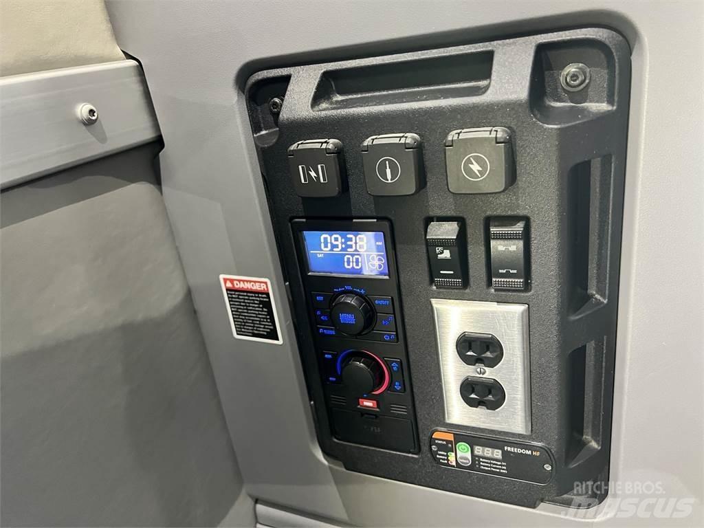 Mack PI64T Conventional Trucks / Tractor Trucks