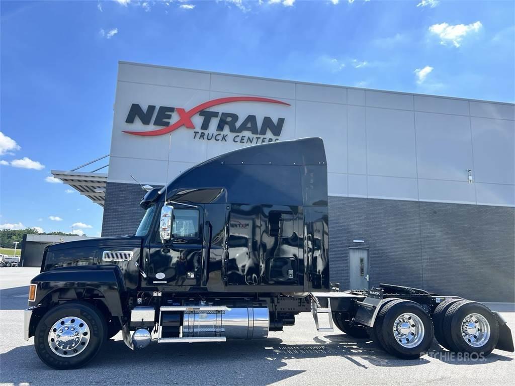 Mack PI64T Conventional Trucks / Tractor Trucks