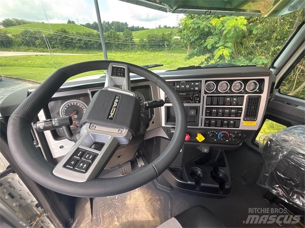 Mack PI64T Conventional Trucks / Tractor Trucks