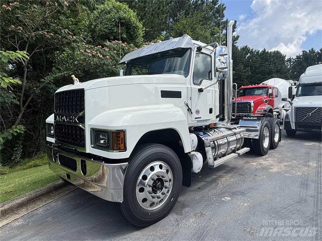 Mack PI64T Conventional Trucks / Tractor Trucks