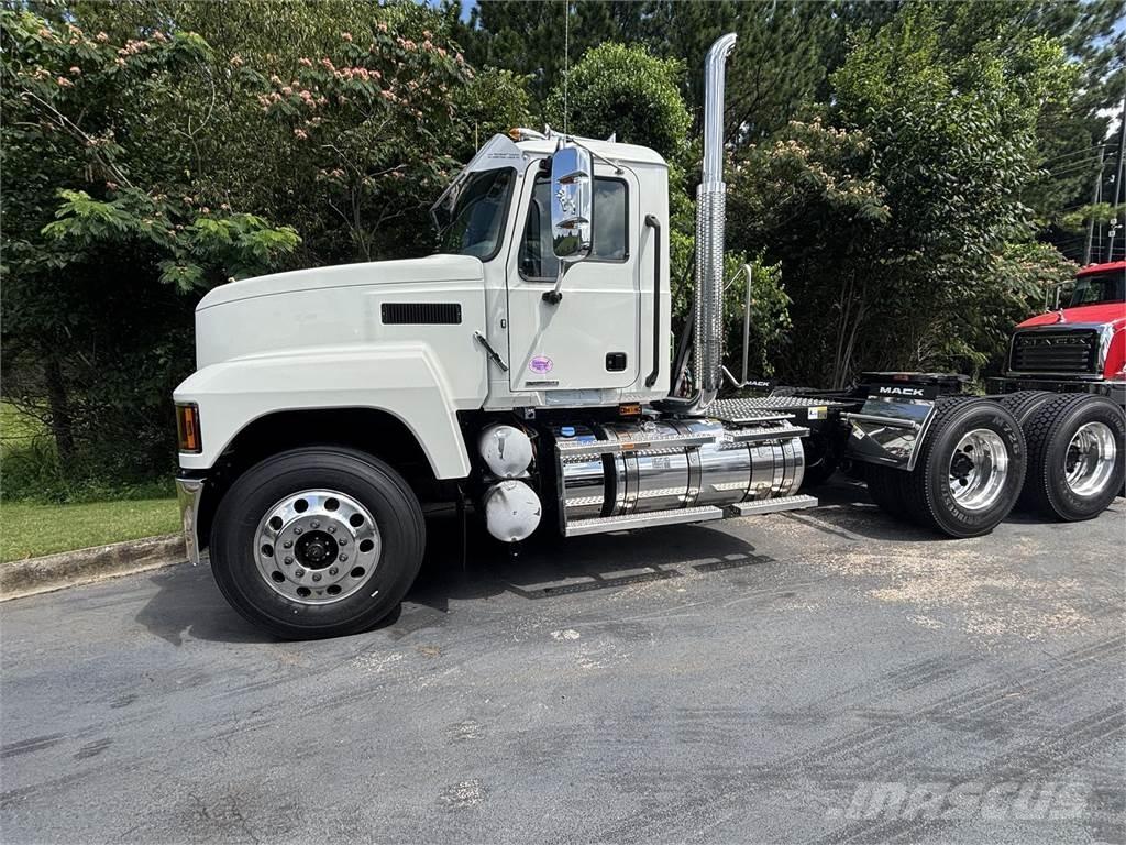 Mack PI64T Conventional Trucks / Tractor Trucks