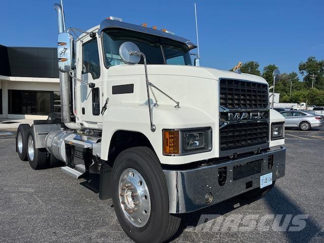 Mack PI64T Conventional Trucks / Tractor Trucks