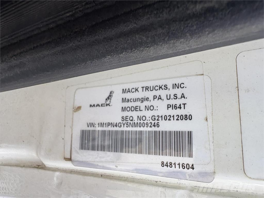 Mack PI64T Conventional Trucks / Tractor Trucks