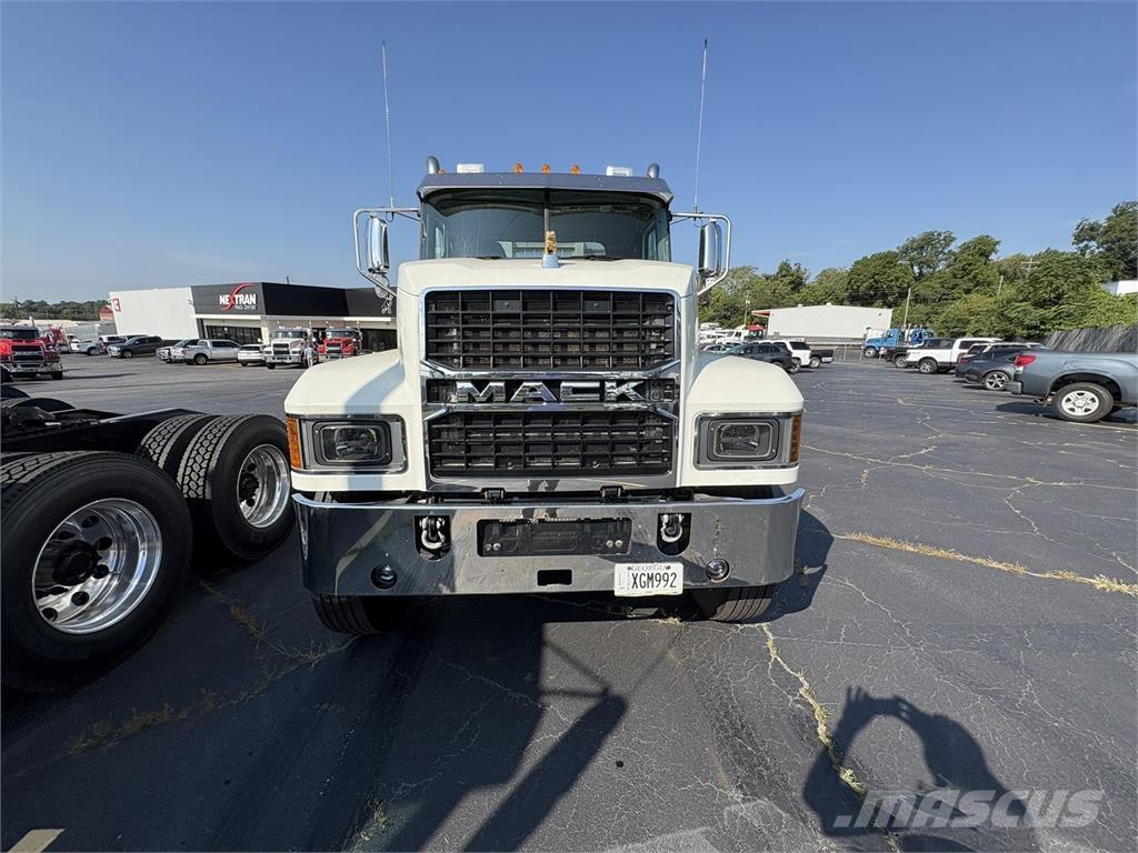 Mack PI64T Conventional Trucks / Tractor Trucks