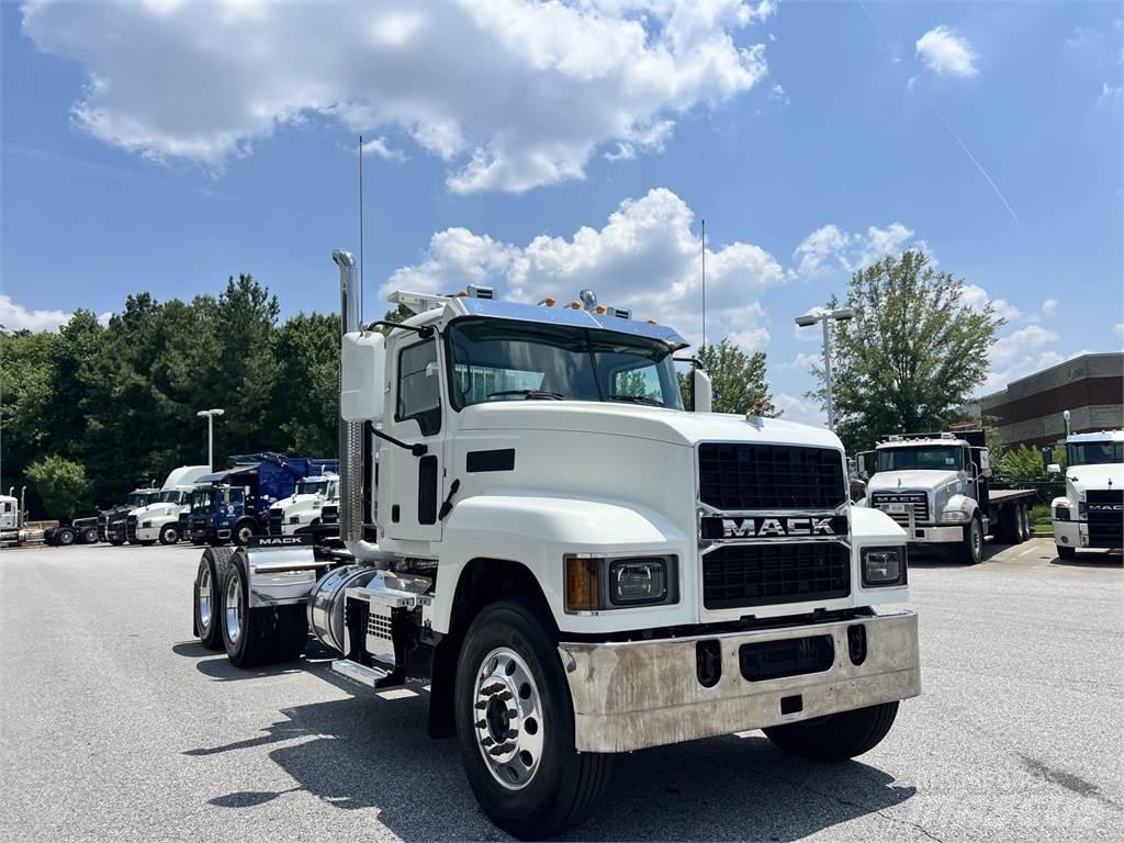 Mack PI64T Conventional Trucks / Tractor Trucks