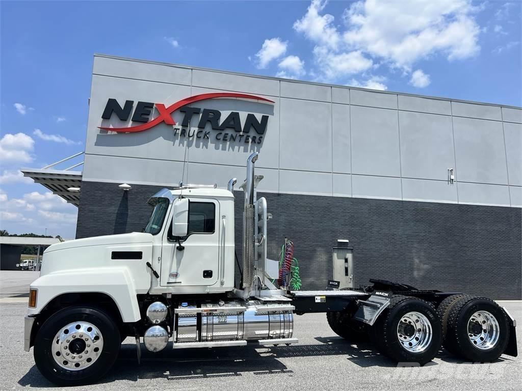 Mack PI64T Conventional Trucks / Tractor Trucks