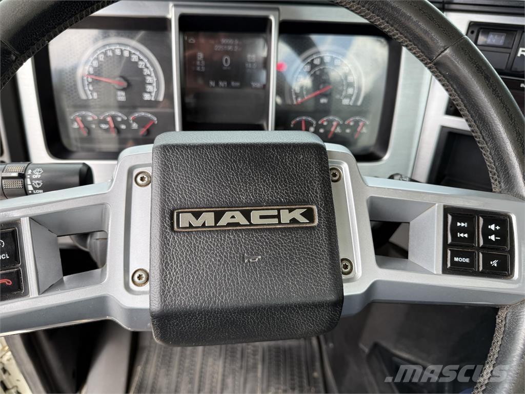 Mack PI64T Conventional Trucks / Tractor Trucks