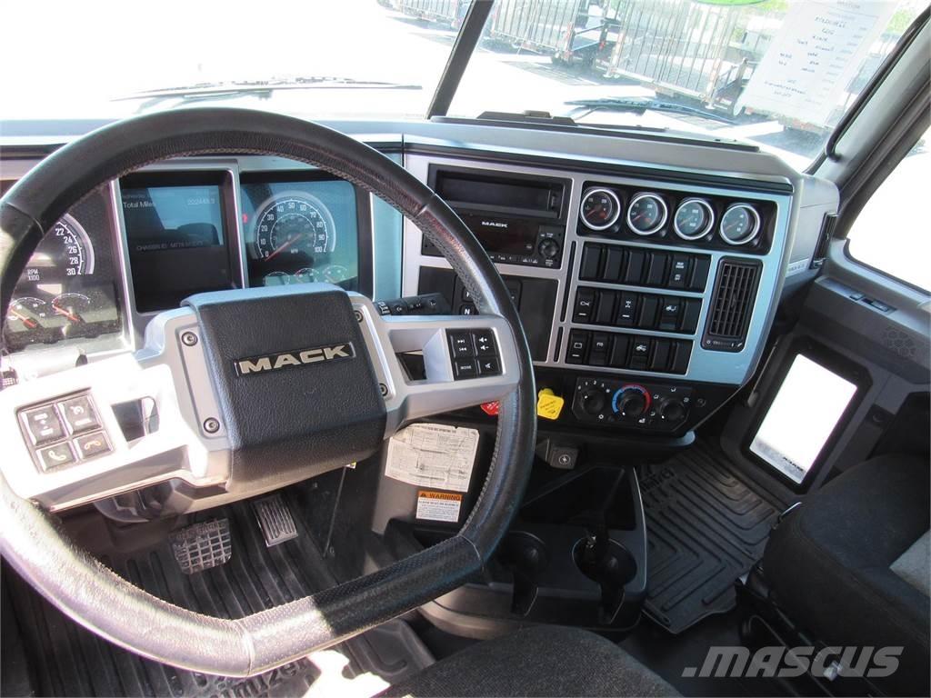 Mack PI64T Conventional Trucks / Tractor Trucks
