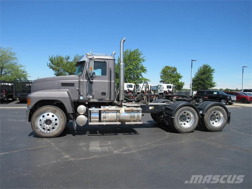 Mack PI64T Conventional Trucks / Tractor Trucks