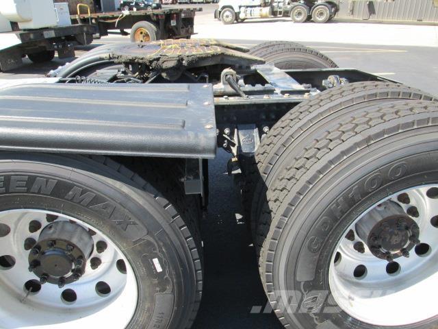 Mack PI64T Conventional Trucks / Tractor Trucks